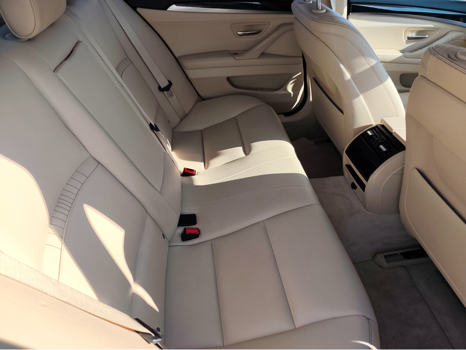 2015 BMW 5 Series - image 9
