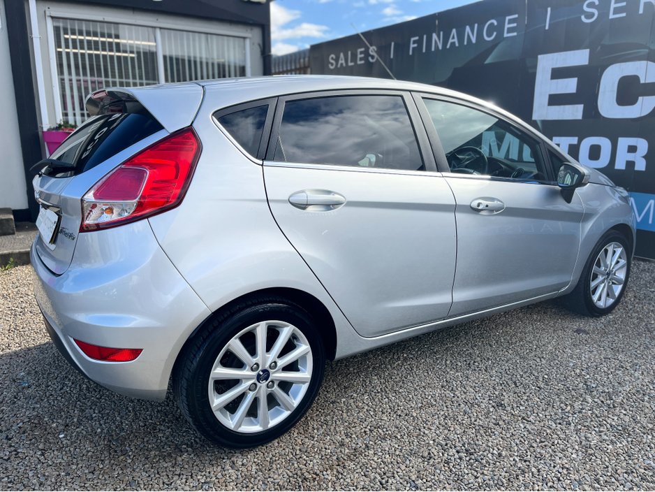 2015 Ford Fiesta - image 6