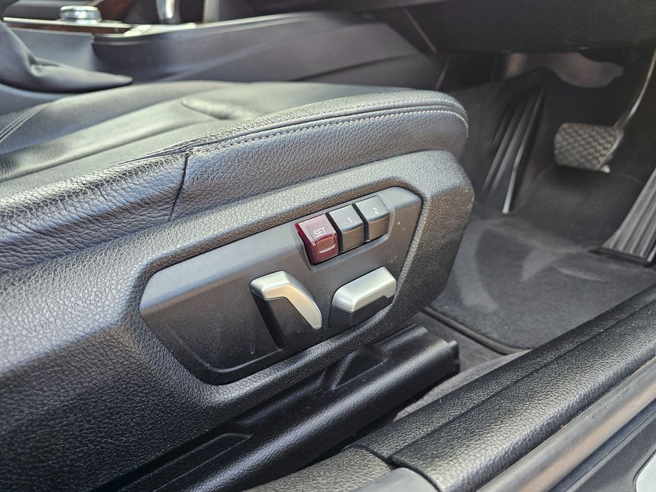 2016 BMW 3 Series - image 18