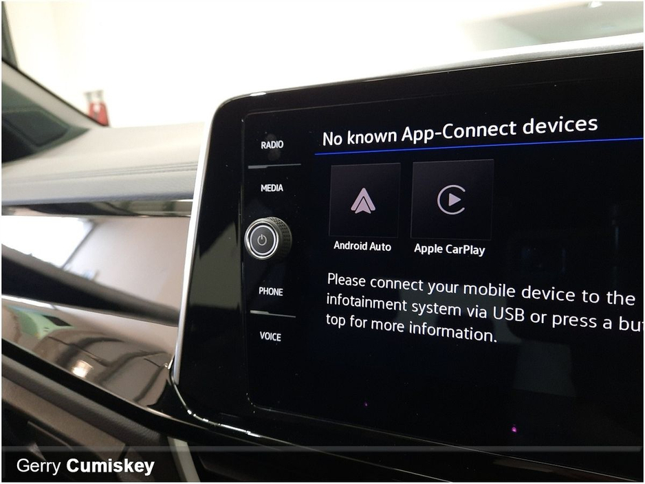 2025 Volkswagen T-Roc - image 12