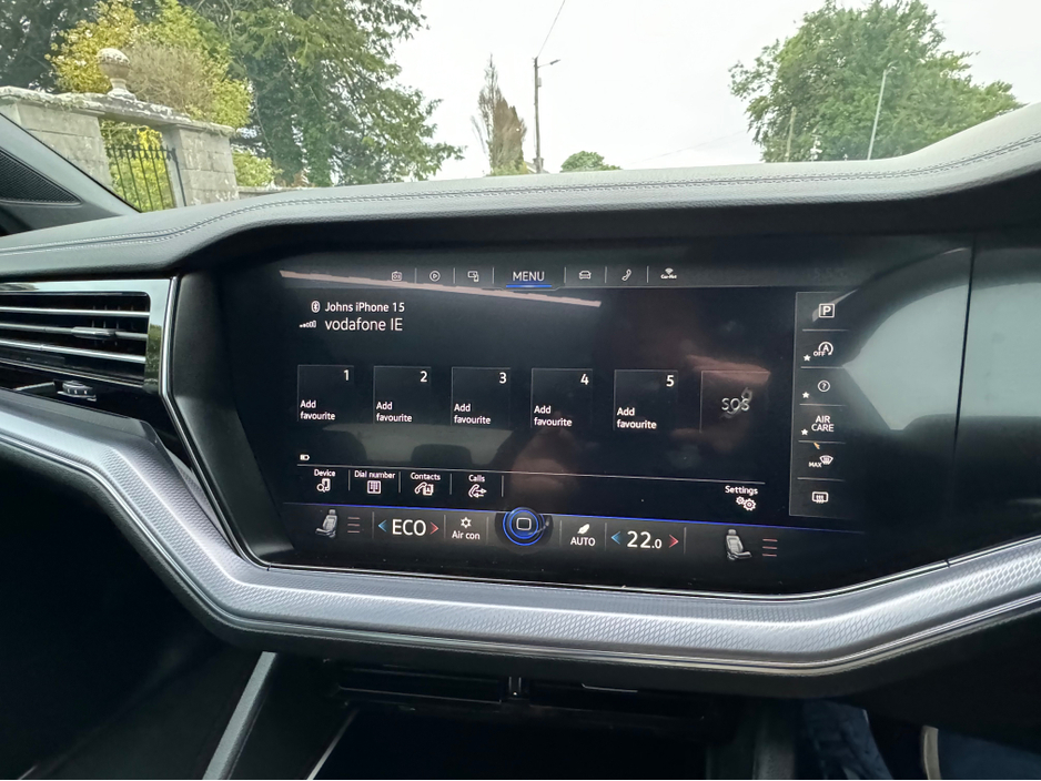 2024 Volkswagen Touareg - image 27