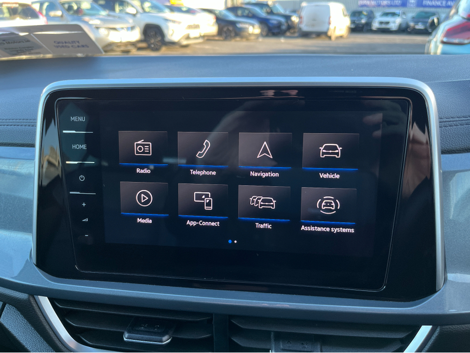 2023 Volkswagen T-Roc AUTOMATIC 2.0 DIESEL //MASSIVE SPEC//FULL LEATHER HEATED SEATS//PANORAMIC GLASS ROOF//LOW MILES// €31,950