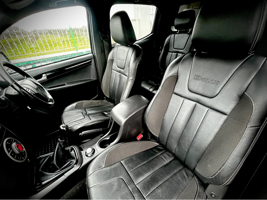 2015 Isuzu D-MAX - image 8
