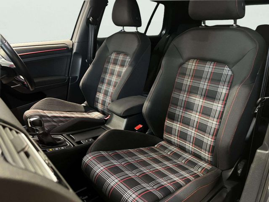 2019 Volkswagen Golf - image 10