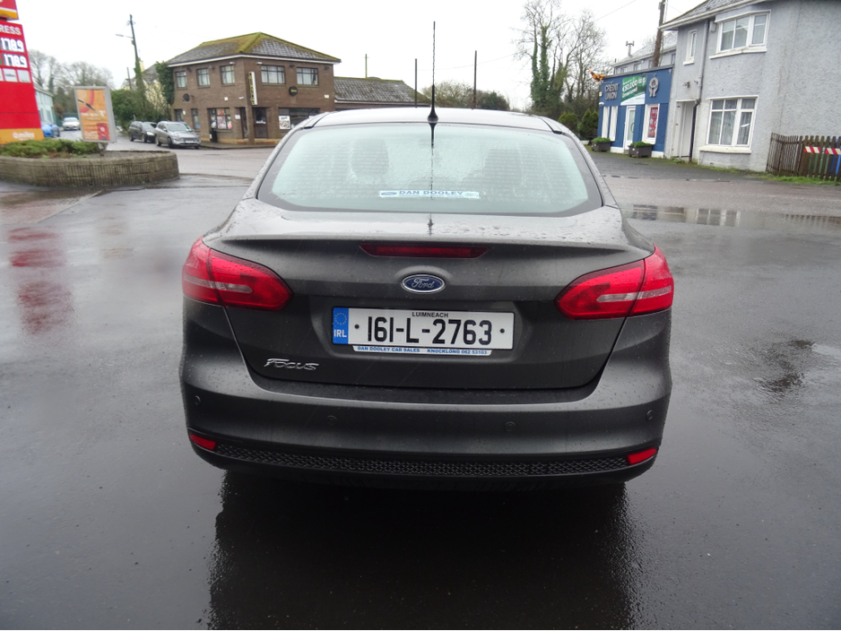 2016 Ford Focus - image 9