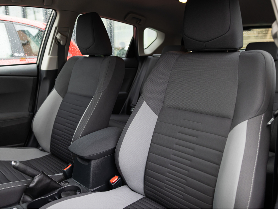 2017 Toyota Auris HYBRID LUNA 4DR AUTO €15,950