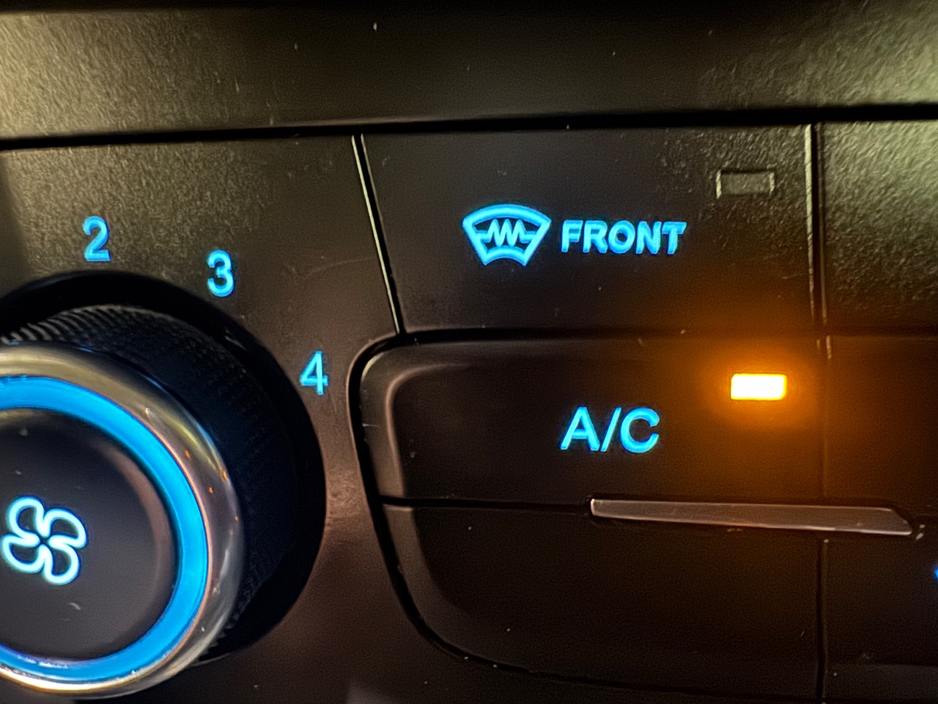 2015 Ford Focus - image 21