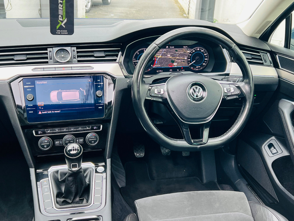 2018 Volkswagen Passat - image 10