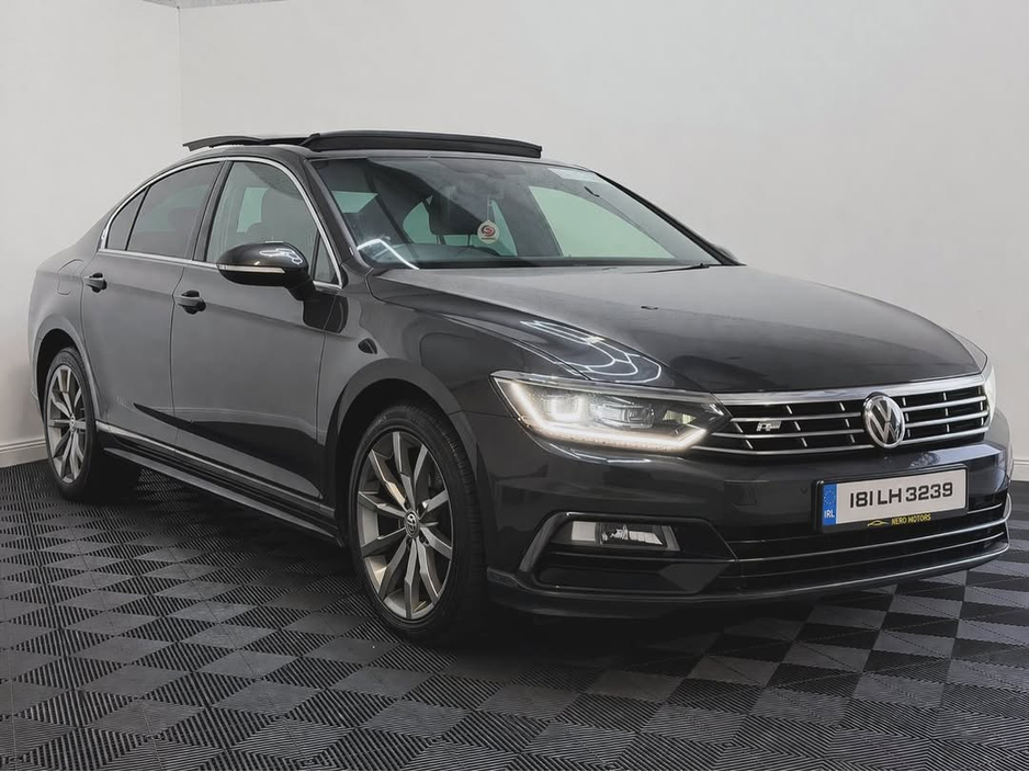 2018 Volkswagen Passat - image 3