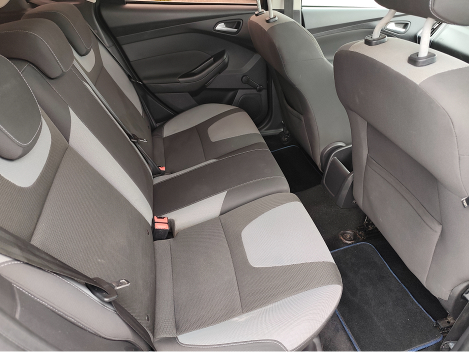 2012 Ford Focus - image 8