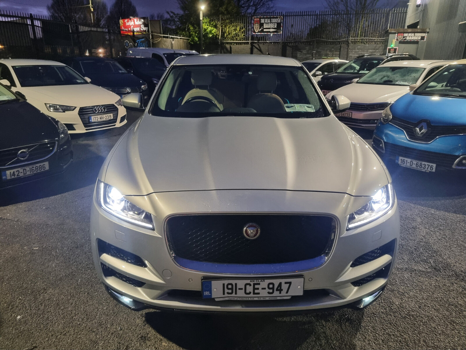 2019 Jaguar F-Pace - image 4