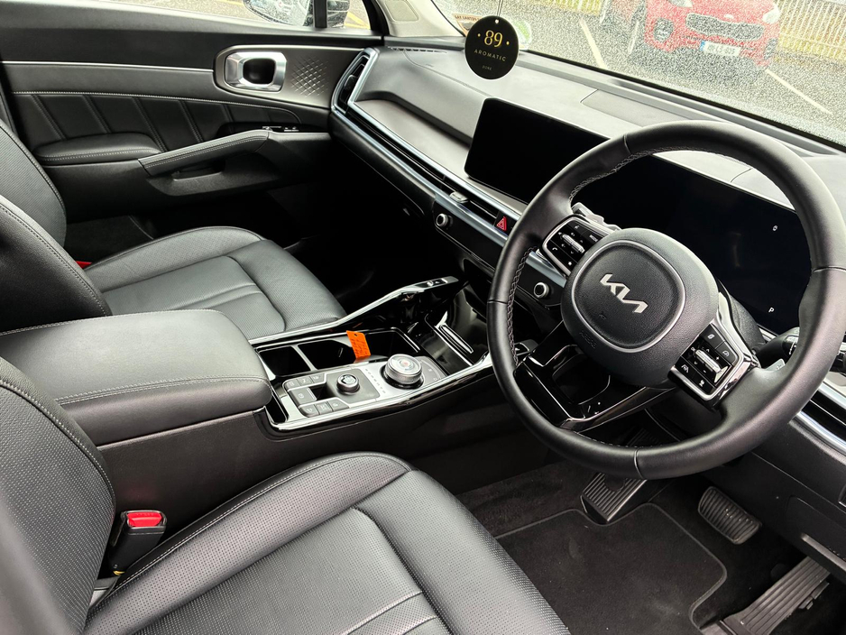 2025 Kia Sorento - image 4