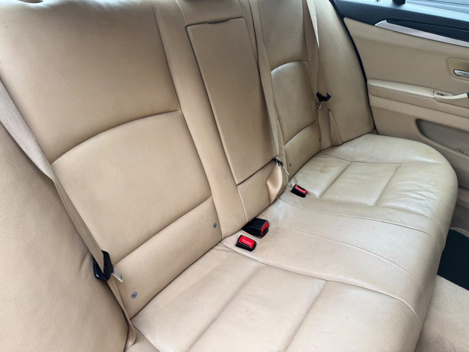 2010 BMW 5 Series - image 10