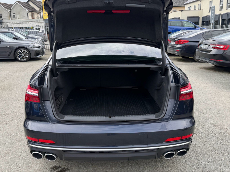 2020 Audi S6 - image 9