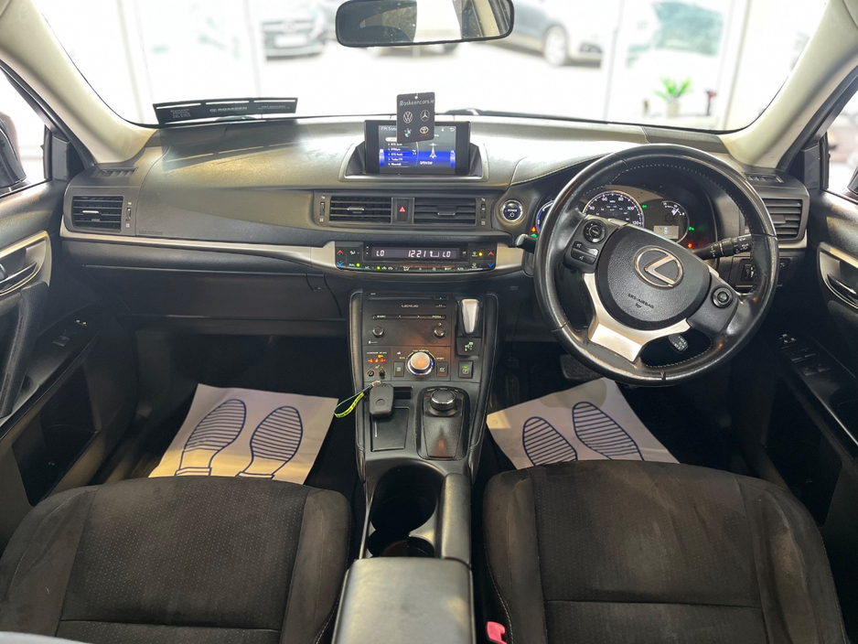 2015 Lexus CT 200 h - image 11