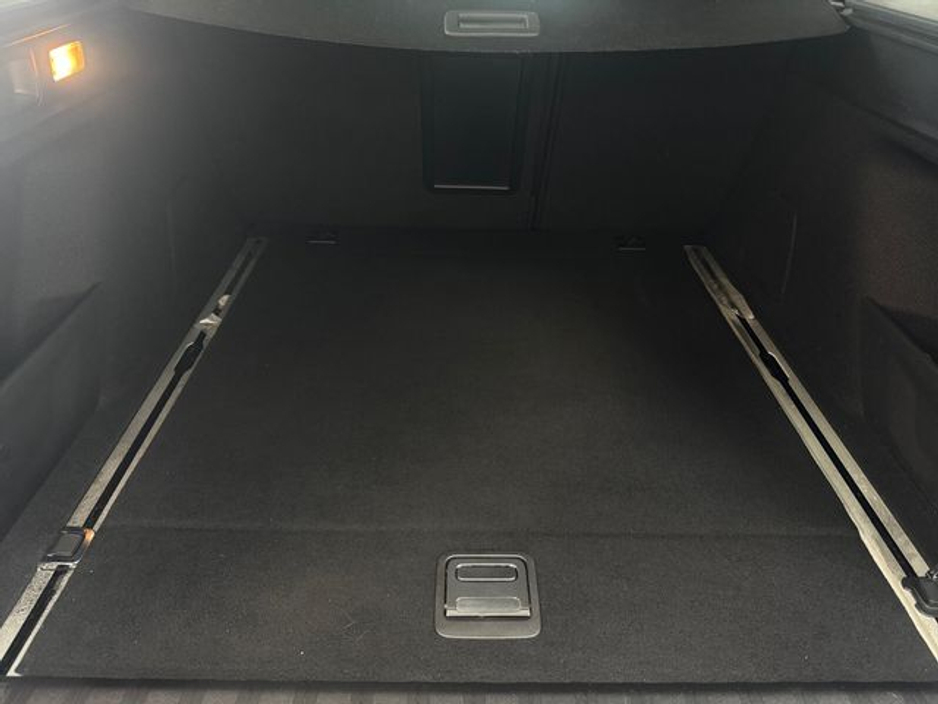 2020 Peugeot 308 - image 18