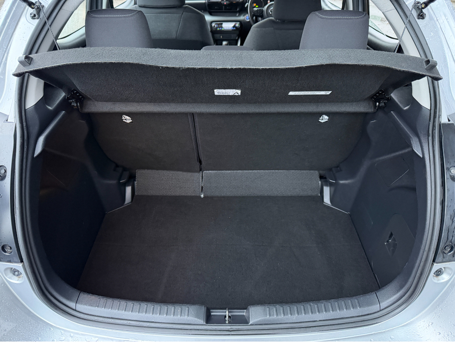 2023 Toyota Yaris 1.5 HYBRID LUNA..rear camera..warranty includedd €16,950