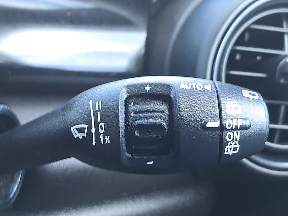 2016 MINI Cooper S - image 25