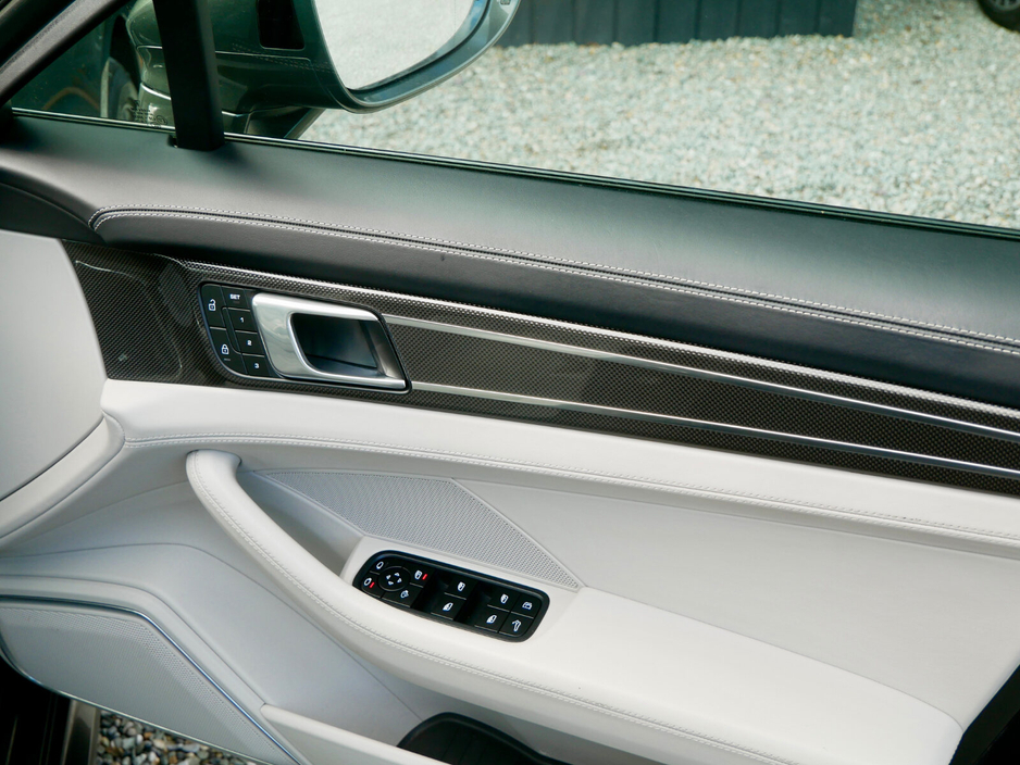 2023 Porsche Panamera - image 18