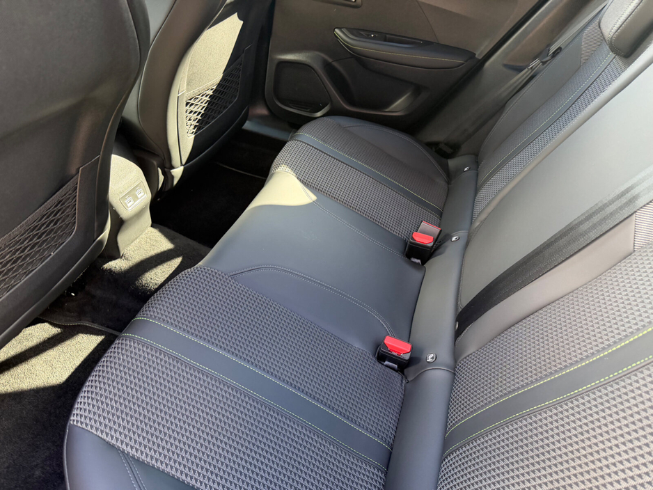 2023 Peugeot 2008 - image 10