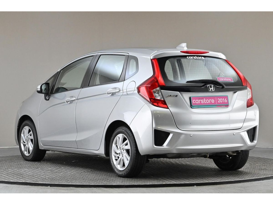 2016 Honda Jazz - image 7