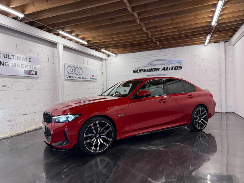 2023 BMW 3 Series - image 2