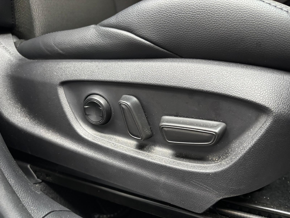 2024 Toyota Corolla Cross - image 3