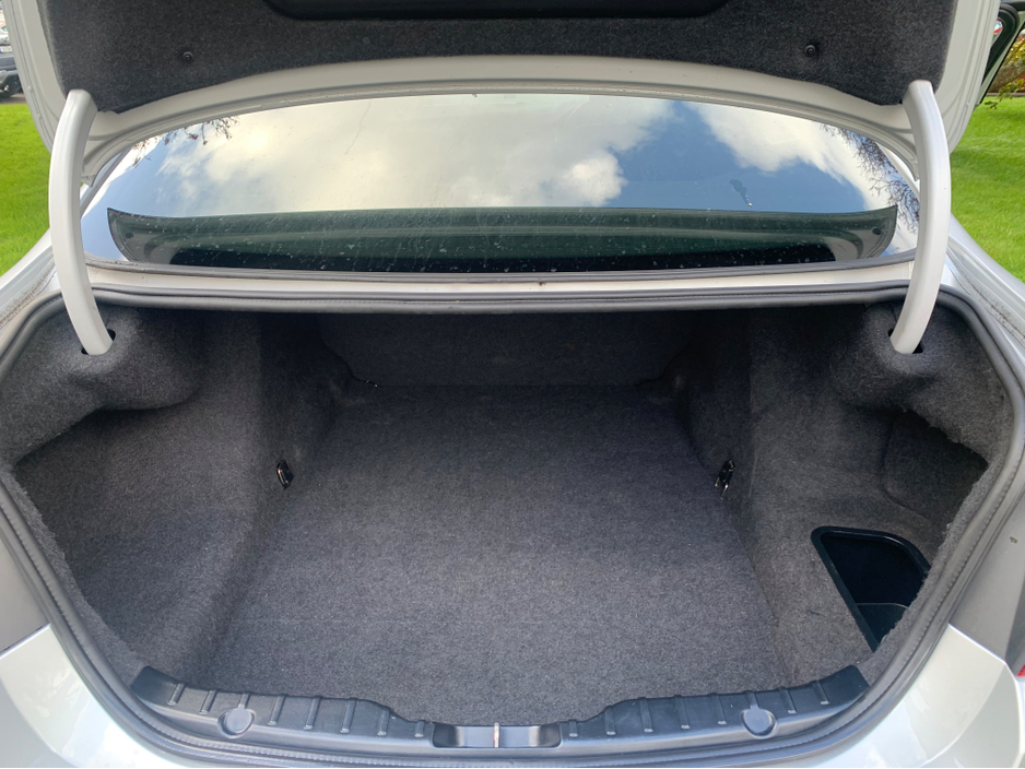 2013 BMW 5 Series - image 7