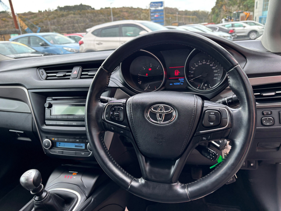 2016 Toyota Avensis - image 8