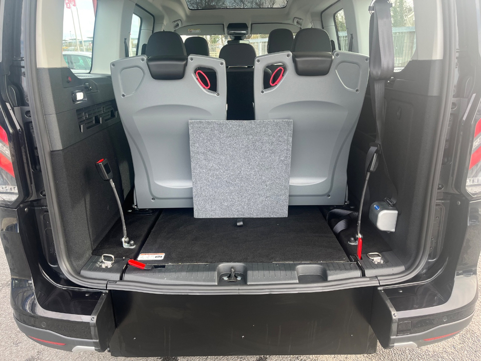 2026 Ford Tourneo Connect - image 17