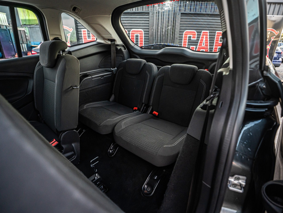 2016 Ford Grand C-Max - image 28