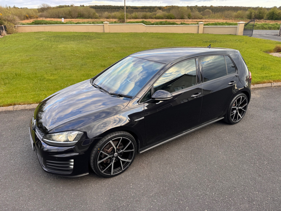 2017 Volkswagen Golf - image 8
