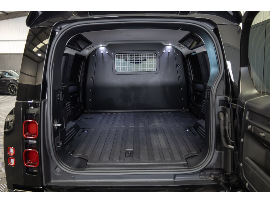 2023 Land Rover Defender - image 13