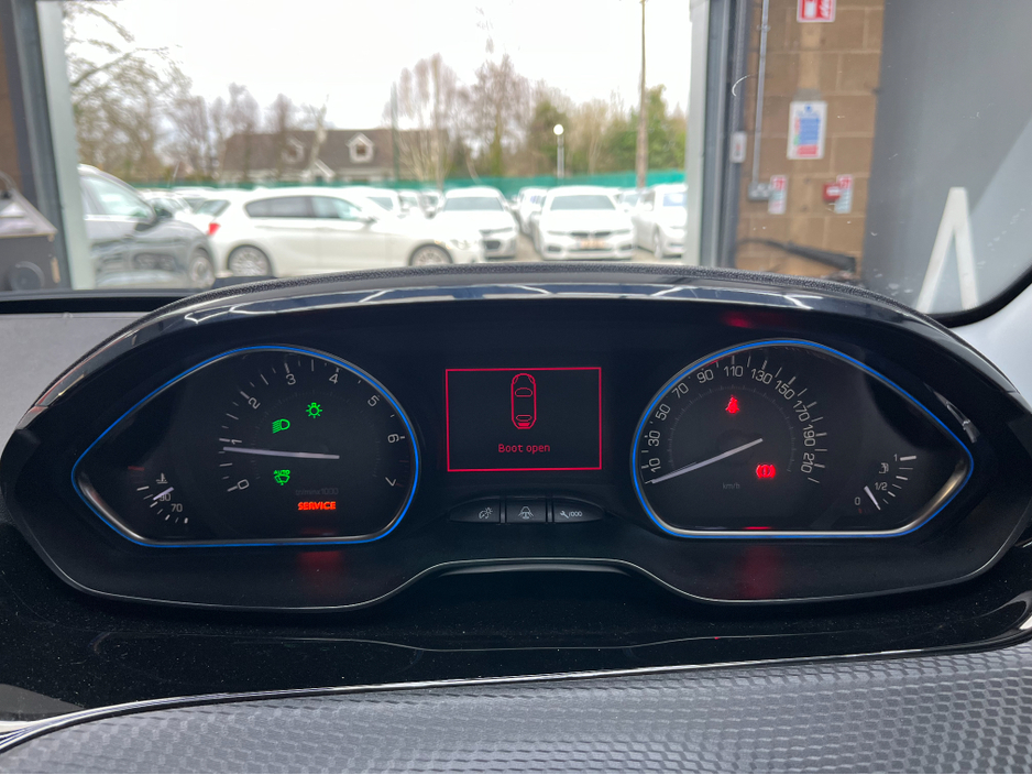 2017 Peugeot 2008 - image 18