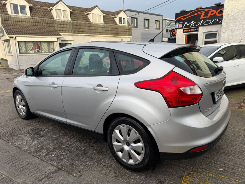2011 Ford Focus - image 12
