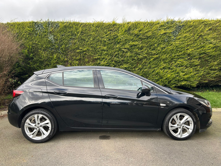 2018 Opel Astra - image 2