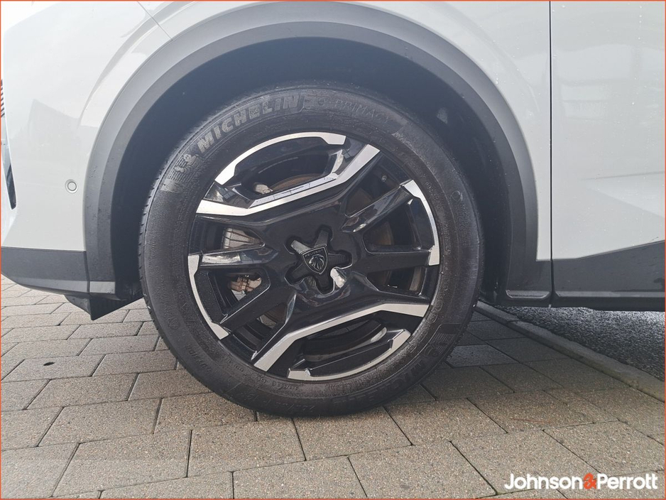 2025 Peugeot 3008 BEV 73kWH 210BHP Allure. €45,900