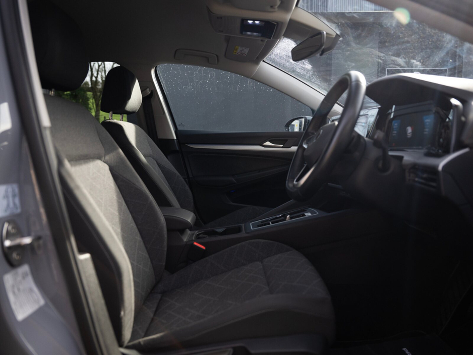 2022 Volkswagen Golf - image 14