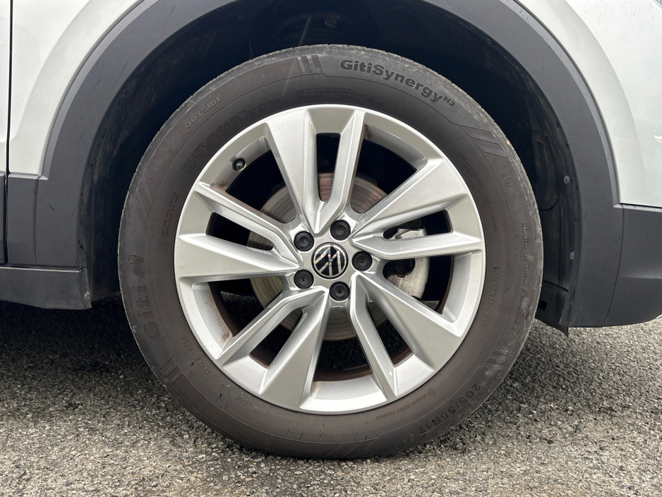 2025 Volkswagen T-Cross - image 5