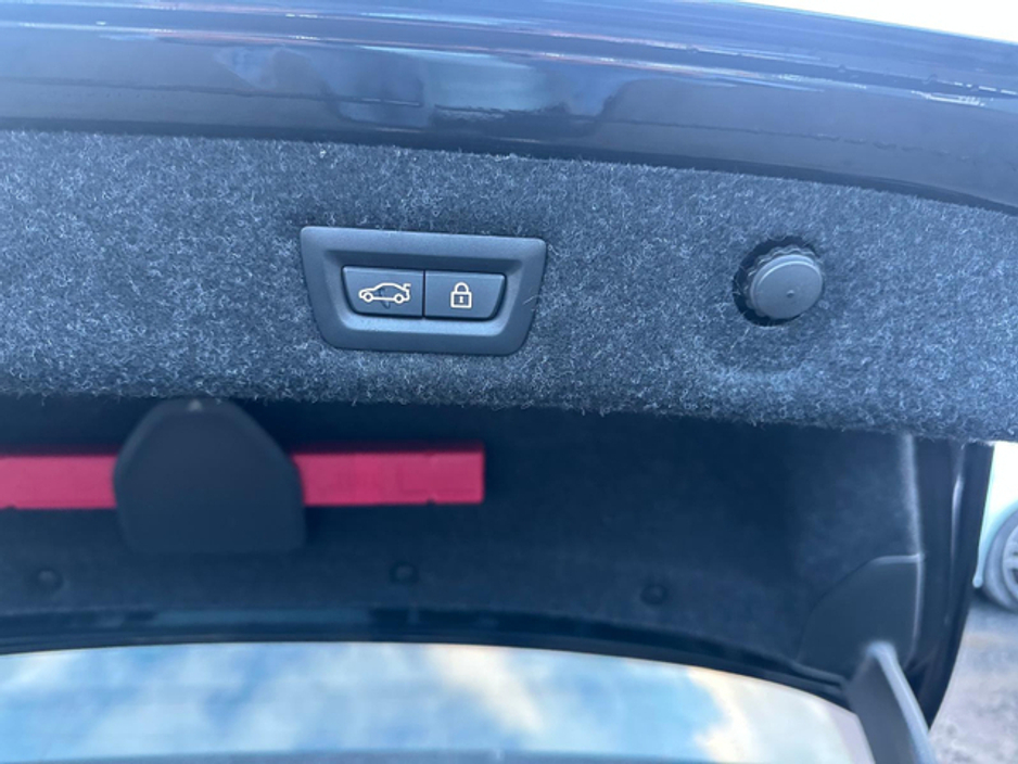 2018 BMW 5 Series - image 23