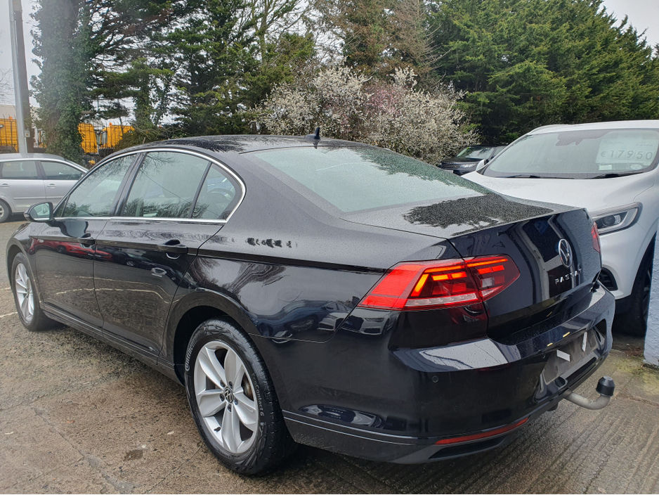 2021 Volkswagen Passat - image 4