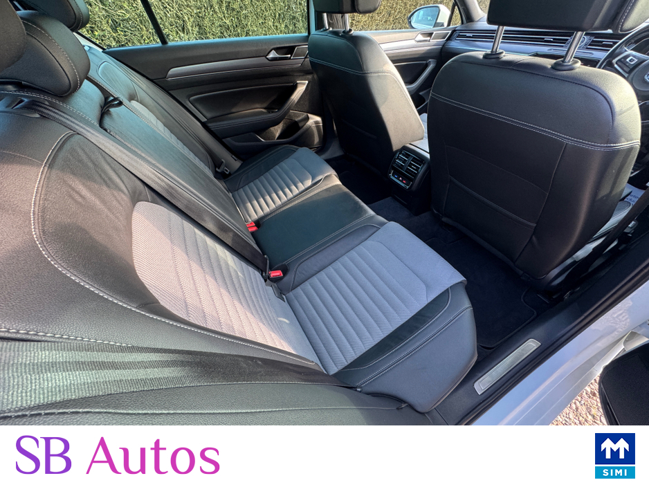 2018 Volkswagen Passat - image 10