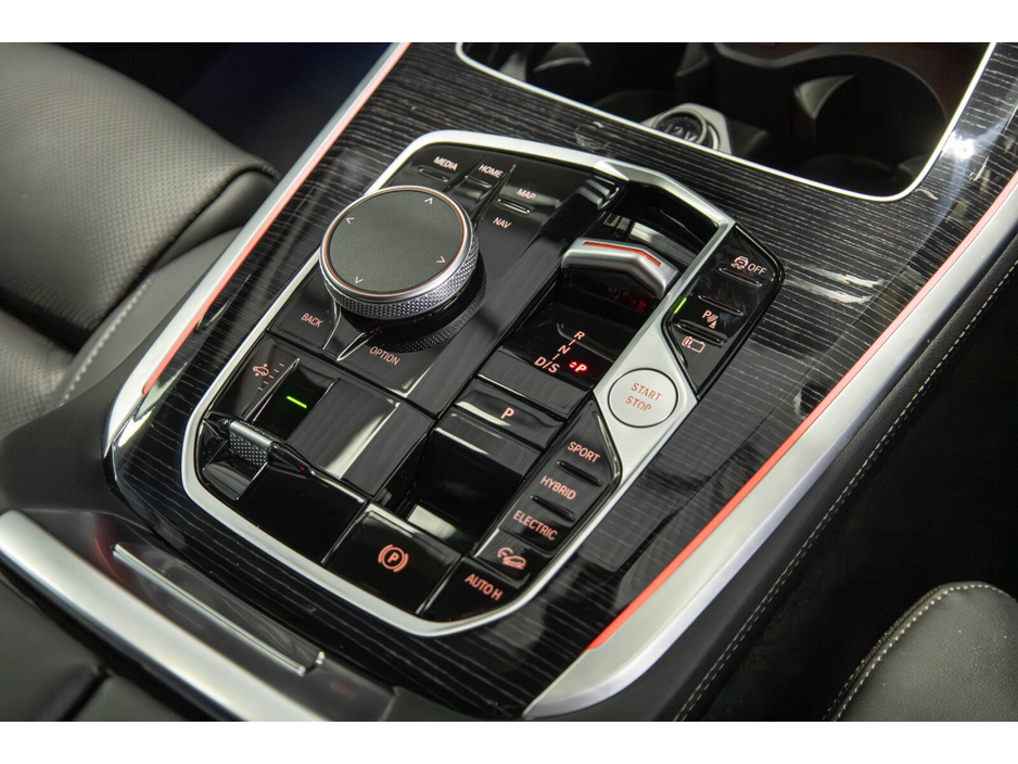 2025 BMW X5 - image 23