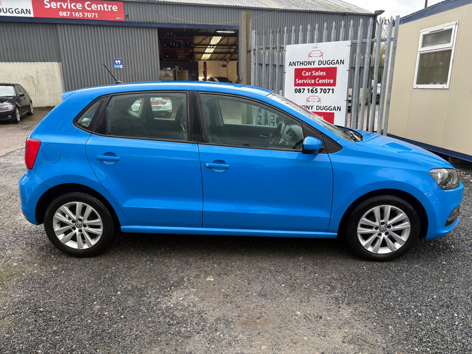 2017 Volkswagen Polo - image 2