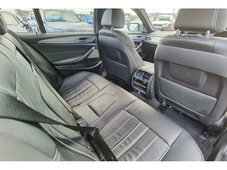 2017 BMW 5 Series - image 10