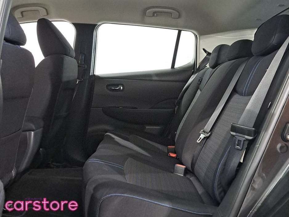 2018 Nissan Leaf - image 10