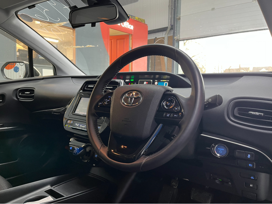 2022 Toyota Prius - image 10