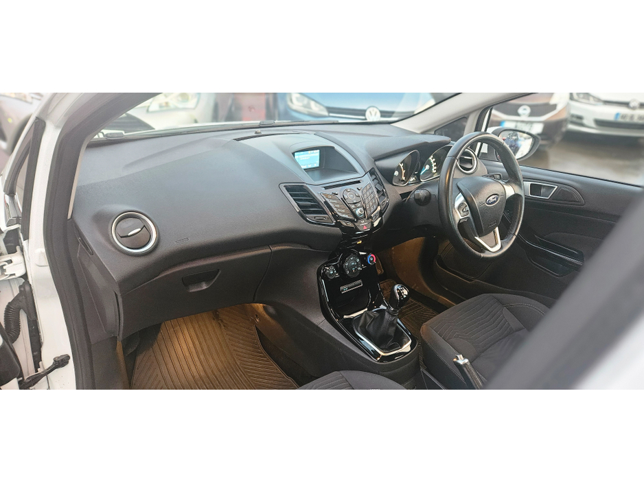 2016 Ford Fiesta ZETEC TURBO 1.0 eco 100 low miles €8,750