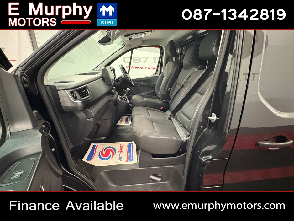 2023 Renault Trafic - image 10