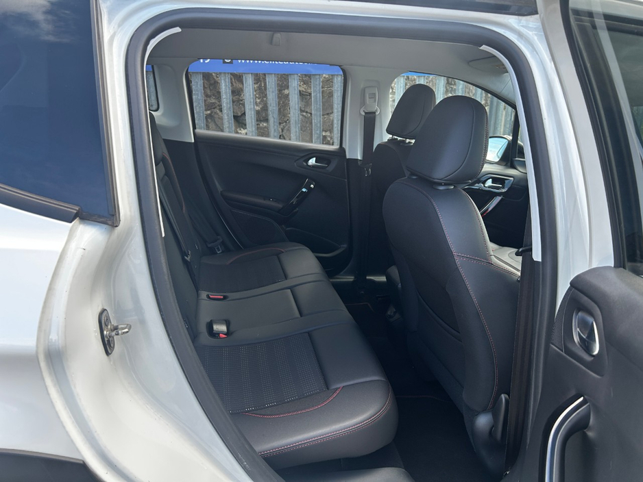 2018 Peugeot 2008 - image 10